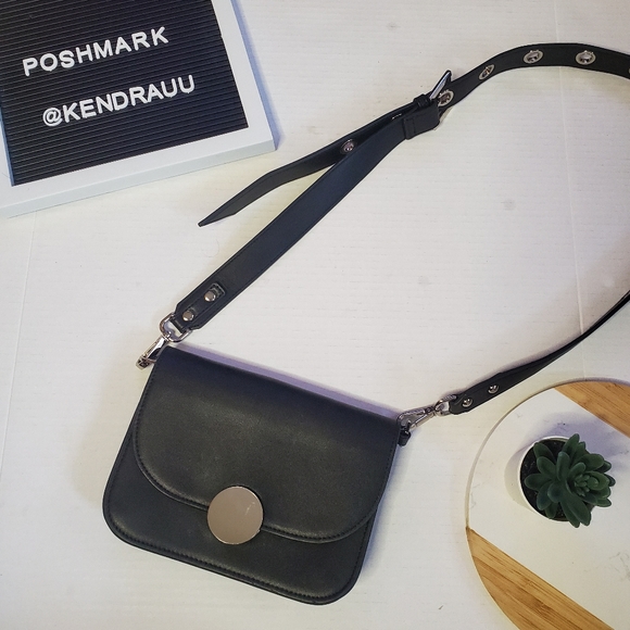 Metal lock crossbody bag - Picture 3 of 6